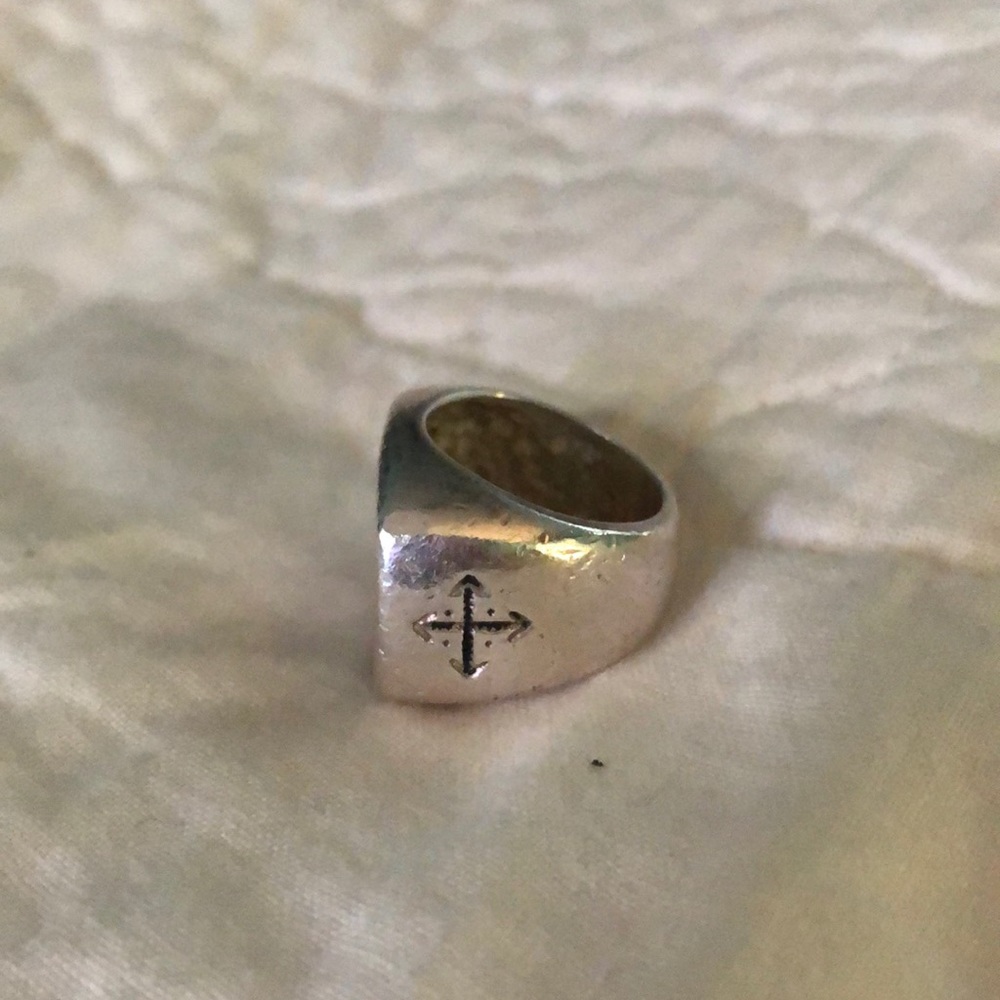 Hefty silver ring - Picture 3 of 4
